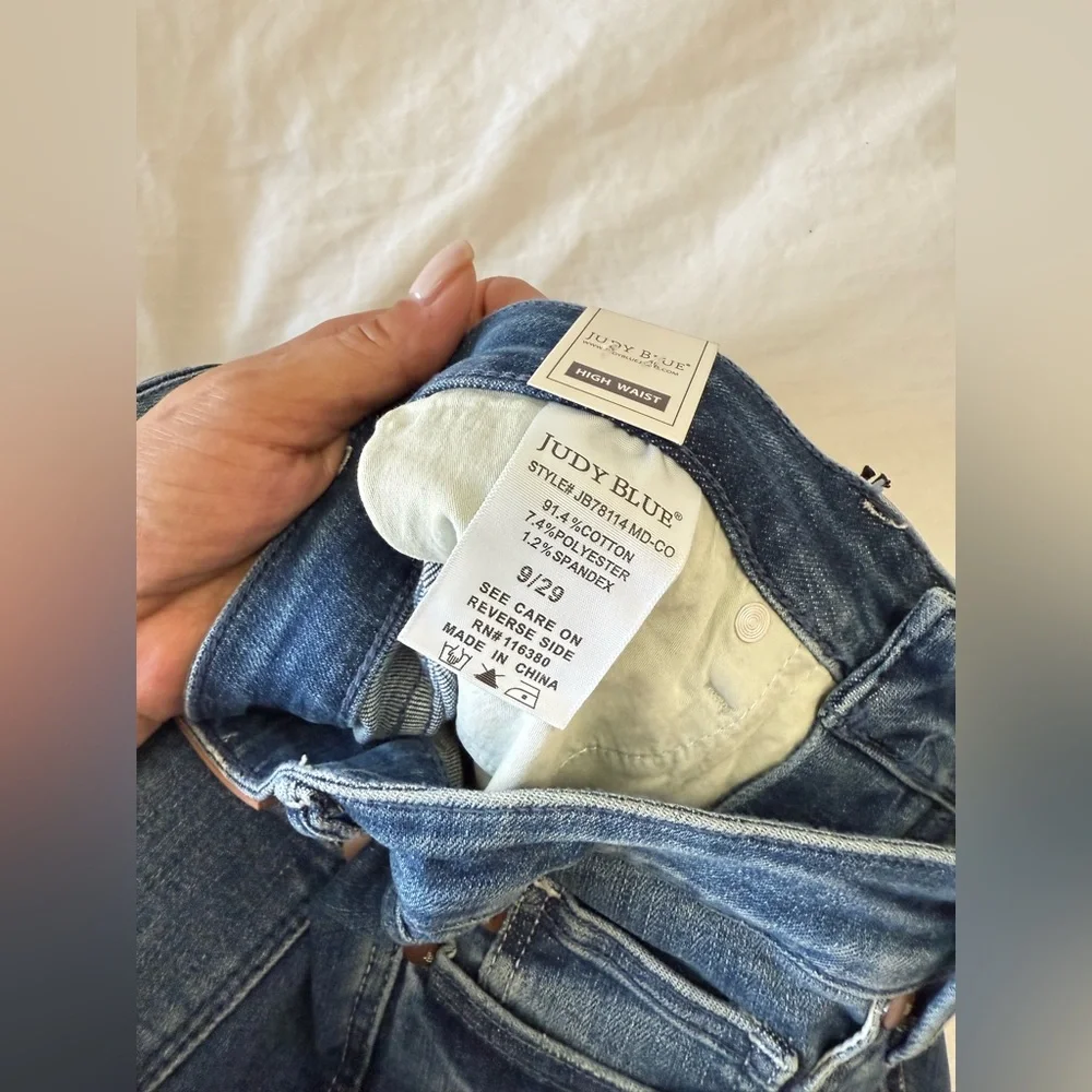 Judy Blue | SZ 9/ 29 | High Waist Tummy Control Capri Jeans High Rise Cuffed NWT - Picture 4 of 9